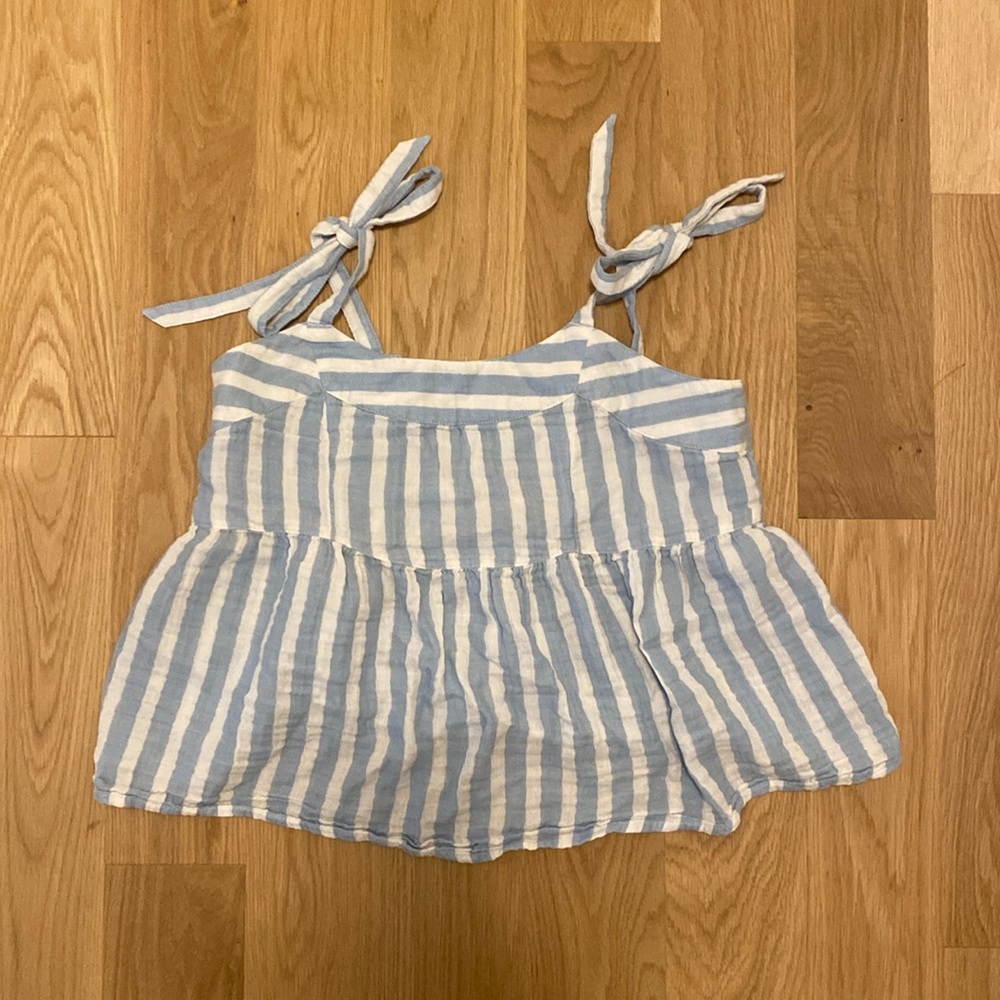 Old navy babydoll style tank top. Size medium